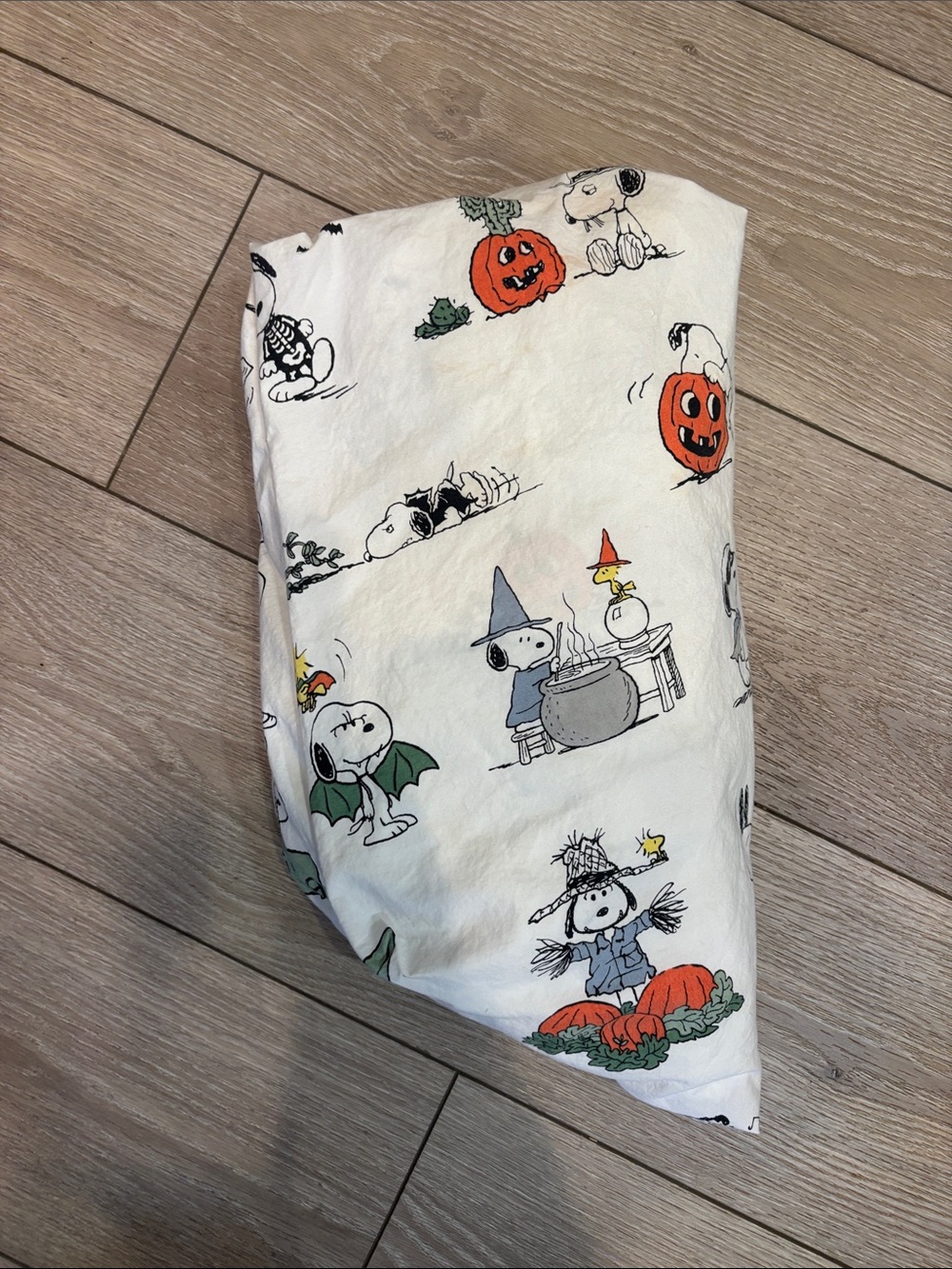 Pottery Barn Kids White Peanuts Fall theme crib sheet